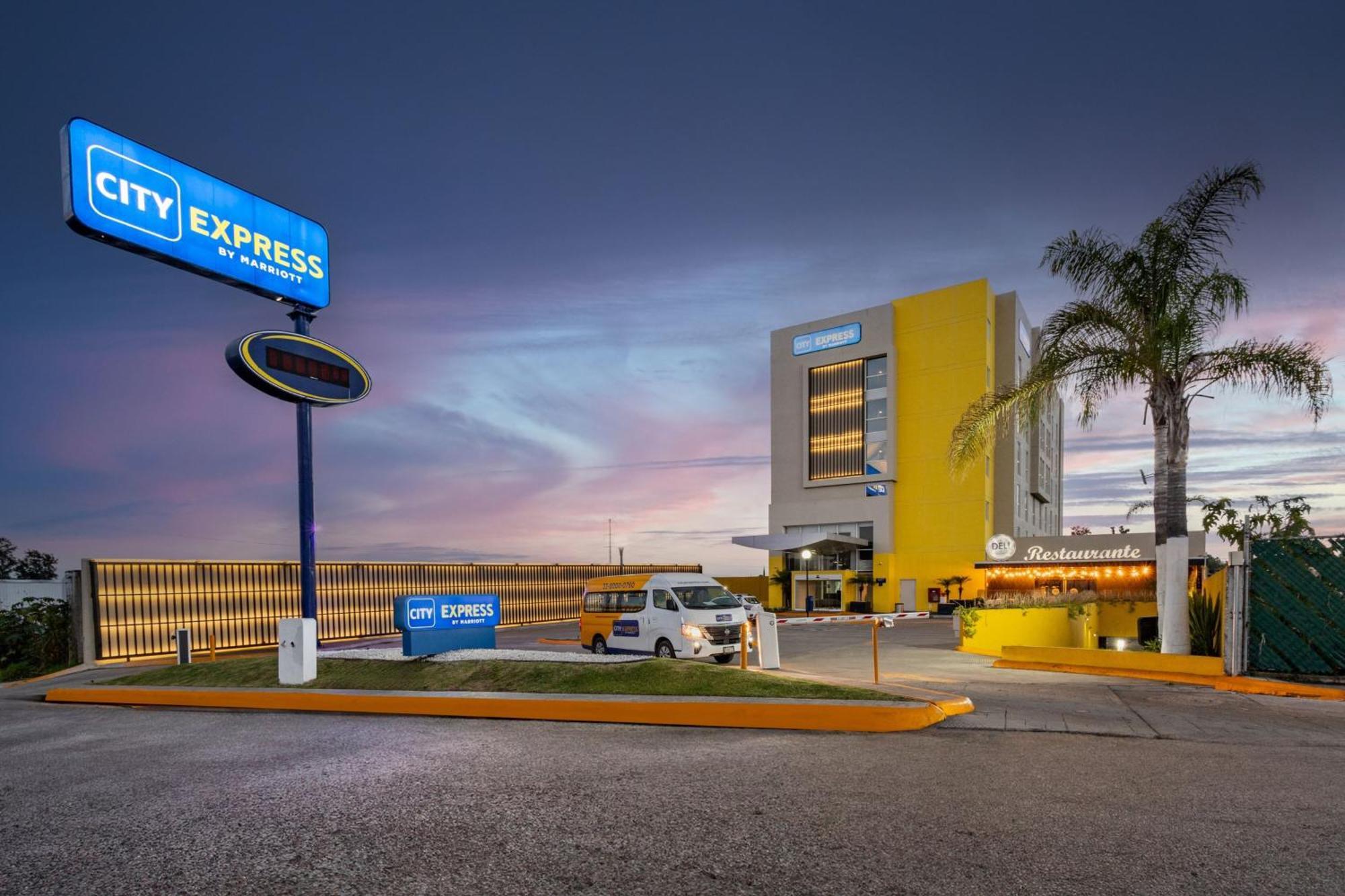 City Express By Marriott Guadalajara Aeropuerto Las Pintas Екстер'єр фото